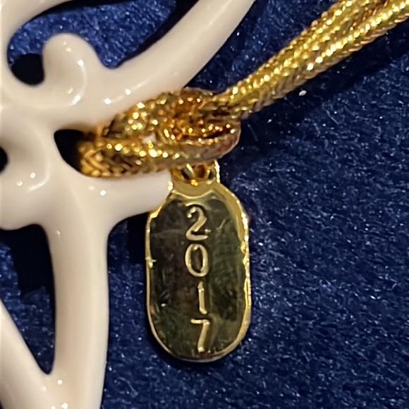 NIB Lenox 2017 Porcelain Spirit Of Giving Heart New in original Box - Picture 5 of 13